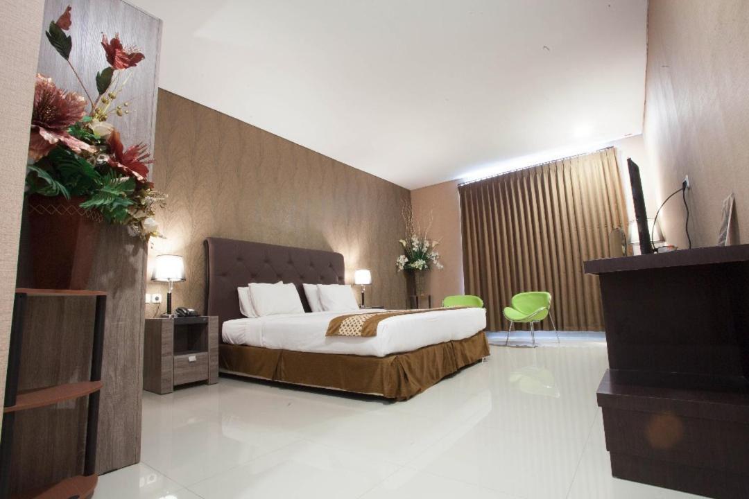 Neo Cempaka Hill Hotel Jember Exterior photo